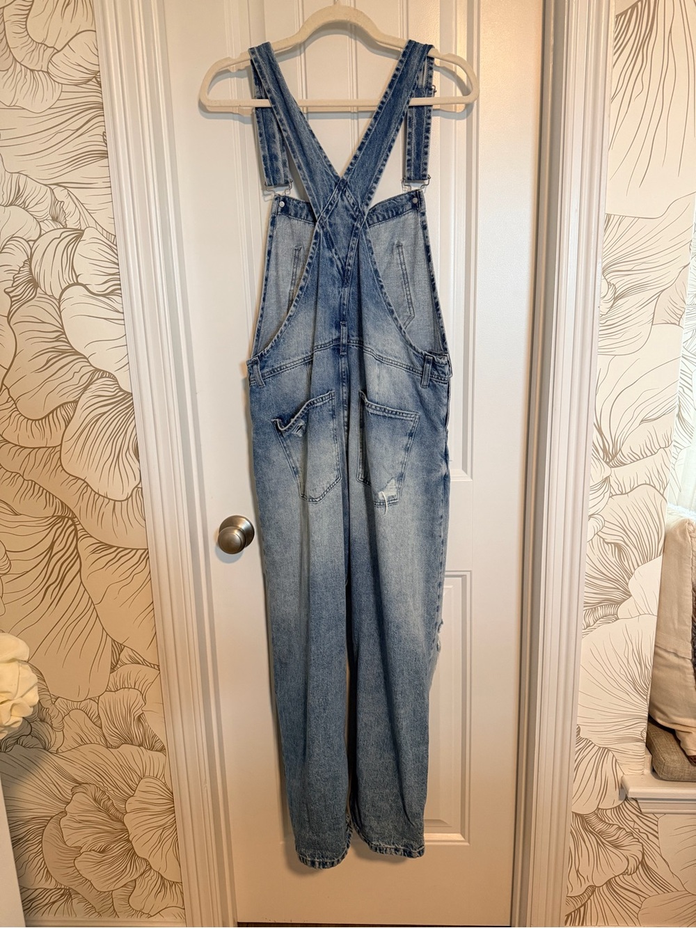 We The Free Light Blue Washed Denim distressed Overalls size Small - Picture 4 of 8